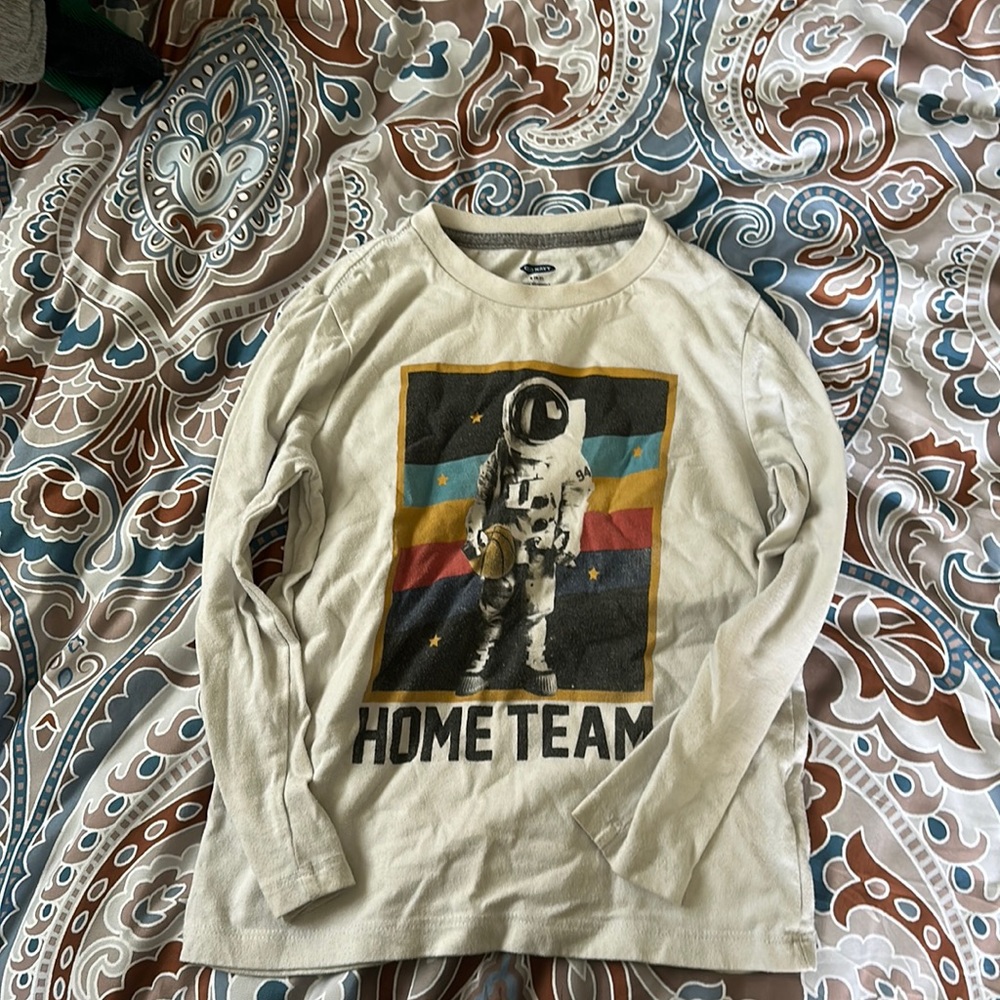 Old Navy white long sleeve graphic tee size 6/7. Space graphic